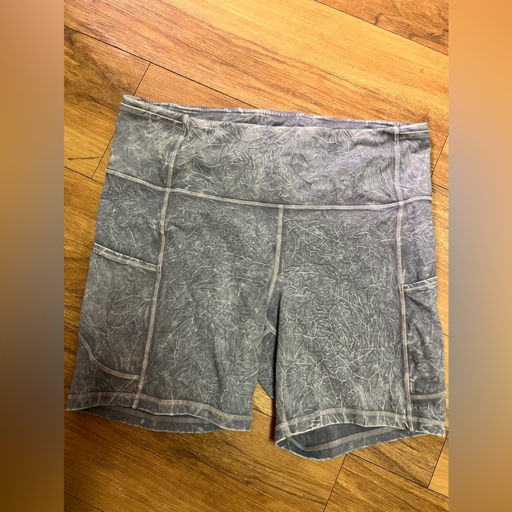 Like New Acid Wash Lululemon Bike Short Size Pocket Size 12
